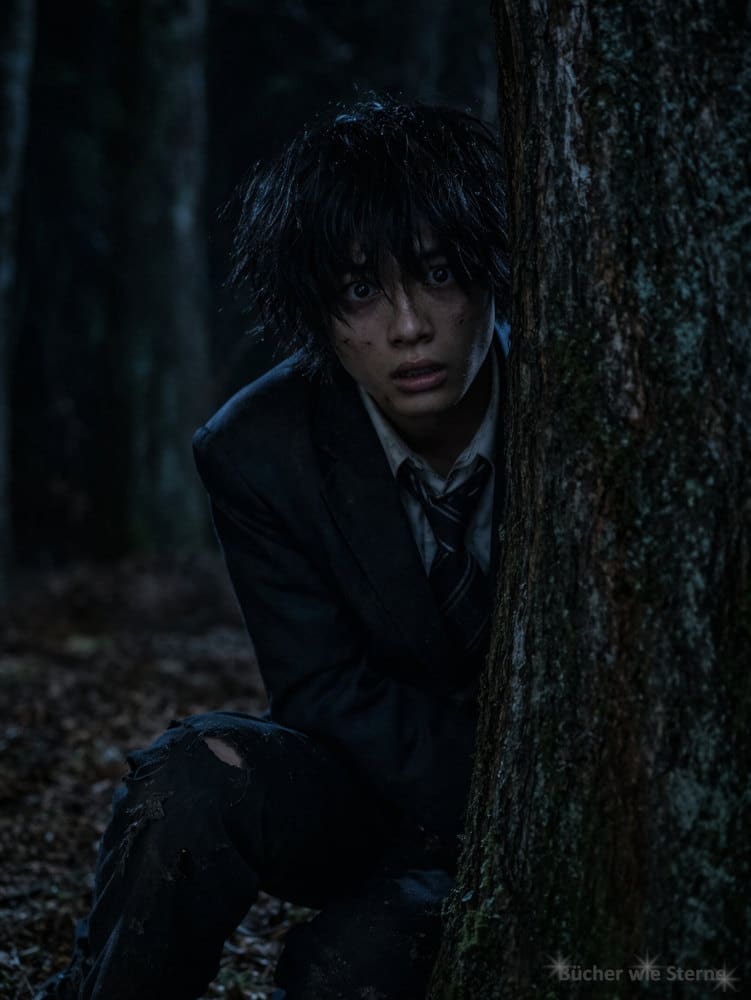 Deshalb denke ich, dass hier niemand wirklich jemanden töten will. Ich denke, es ist, weil wir solche Angst haben. Wir reden uns ein, dass alle anderen uns umbringen wollen, also würden wir kämpfen. (Koushun Takami, Battle Royale, Kapitel 20), Bild erstellt mit ChatGPT